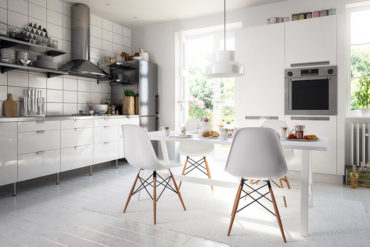 Esstisch im skandinavischen Design aus Massivholz für Esszimmer und Küche